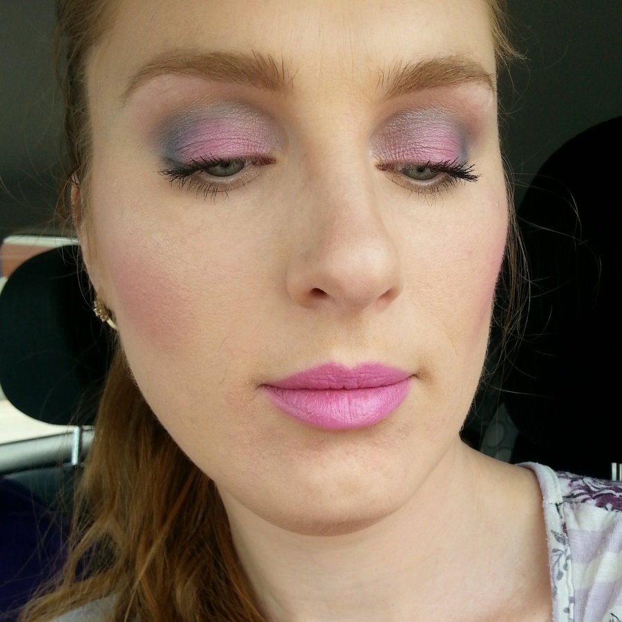Simple face with pinks.